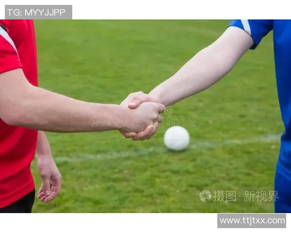 足球明星握手瞬间高清回顾展现友谊与竞技精神的完美结合